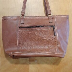 B.O. C. Brown 🟤 shoulder bag it's in good condition like new.